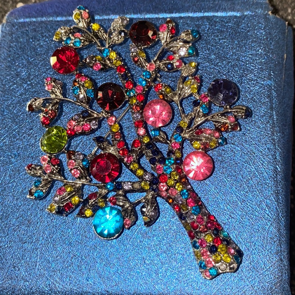 Tree brooch